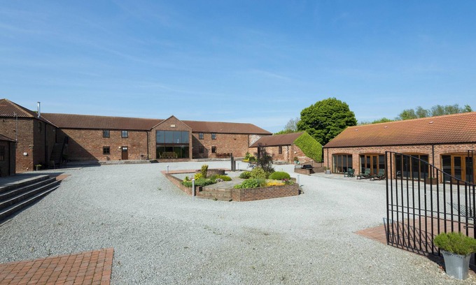 Thwing Cottage | FURROWS COTTAGE, family friendly, with pool in Great Driffield