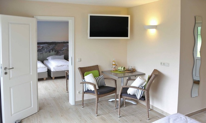 Alt Gaarz Apartment | FZ 10-11 / 2-room holiday room (48m²; 4 pers.) Terrace - bed + bike | B&B | Bicycle rental Ostseeland