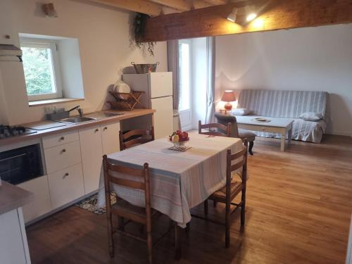 Saint-Hilaire-de-Villefranche House | Gîte du Figuier - Saint-Hilaire-de-Villefranche