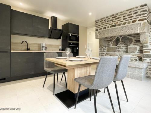 Saint-Quentin-les-Chardonnets House | Gîte moderne et confortable avec WIFI, proche Suisse Normande - FR-1-497-253