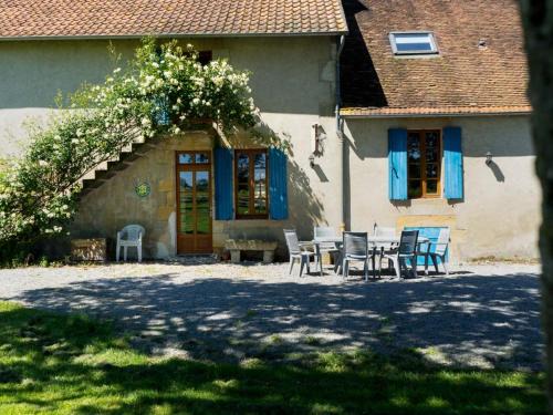 Souvigny House | Gîte à la Ferme avec Piscine et Wifi à Souvigny - FR-1-489-231