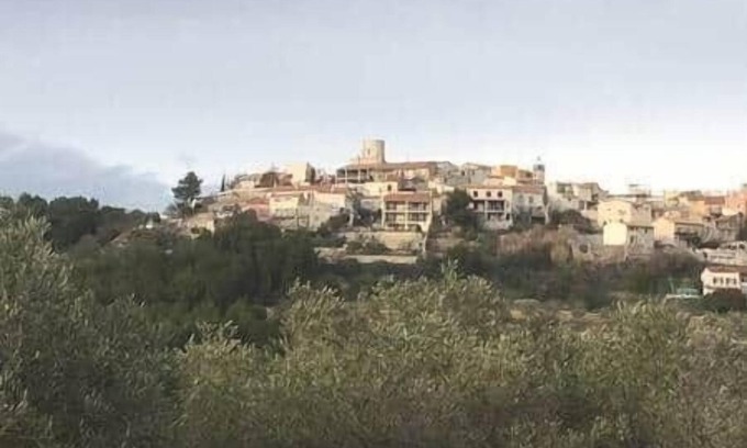 Velaux Apartment | Gîte Écureuil: Lower Villa 2 Bedrooms, Terrace, Parking