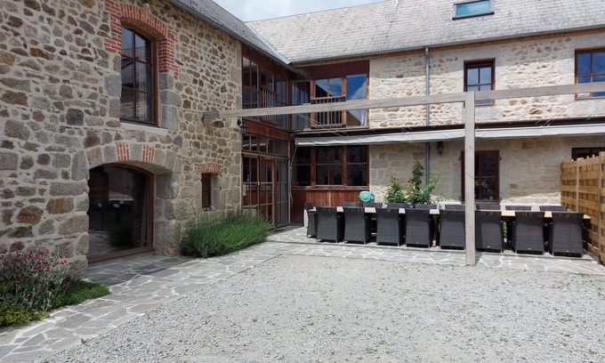 Charensat House | Gîte 25 p, swimming pool, whirlpool, fitness, sauna ⚠️Vérifiez spams⚠️