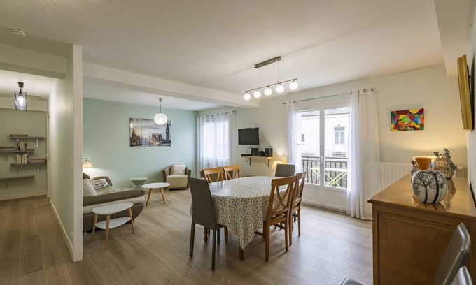 Loches Cottage | Gîte-Agnés Sorel-Superior-Ensuite-Balcony