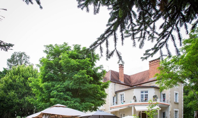 Excideuil Cottage | Gîte-Apartment-Shared Bathroom-Landmark view-Gite Apartment