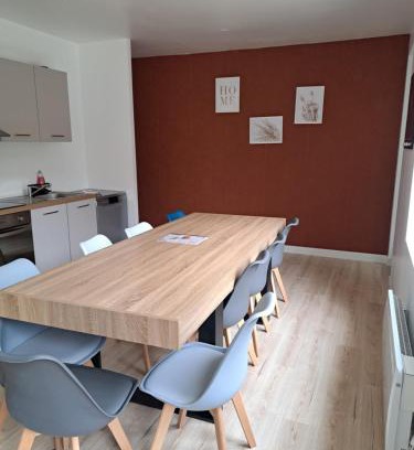 Haybes House | Gîte Ardennais 12 personnes "Le sachouliot"