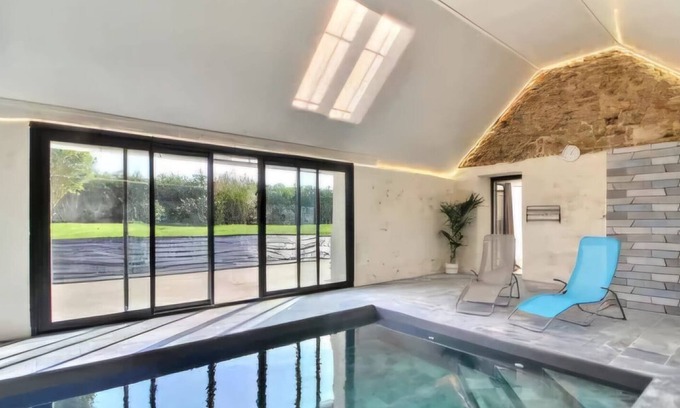 Ploudaniel House | Gîte Aux balzanes de Varvella with private pool