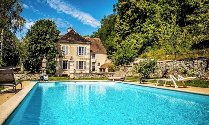 Mailly-le-Chateau House | Gîte Château du Colombier - Bourgogne - Piscine Chauffée