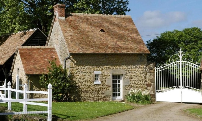 Maresche House | Gîte charmant avec piscine chauffée, tennis et jardin près de Beaumont-sur-Sarthe - FR-1-410-214