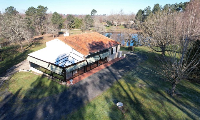 Saint-Pierre-du-Palais House | Gîte Classé Avec Étang de Pêche