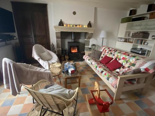 Louroux-de-Beaune House | Gîte cosy avec jardin et animaux acceptés à Louroux-de-Beaune - FR-1-489-349
