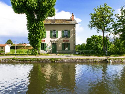 Briare Bed & Breakfast | Gîte d'étape sur le Pont-Canal de Briare - FR-1-590-454