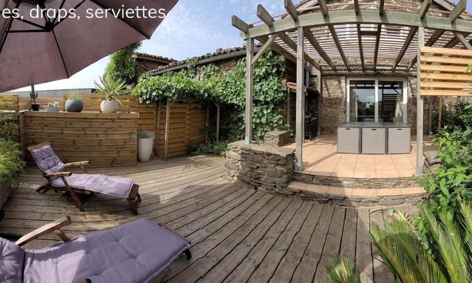 Tartaras House | Gîte de charme à Tartaras - Terrasse et Animaux bienvenus - FR-1-496-299