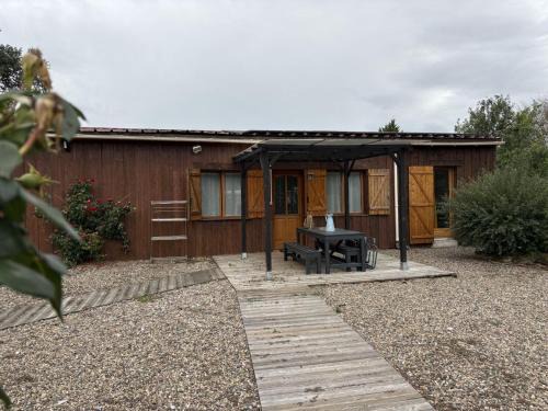 Le Theil House | Gîte De Fontariol avec piscine et Wi-Fi à Le Theil pour 6 personnes - FR-1-489-590