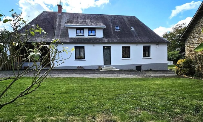 Salon-la-Tour Villa | Gîte de France 11 people