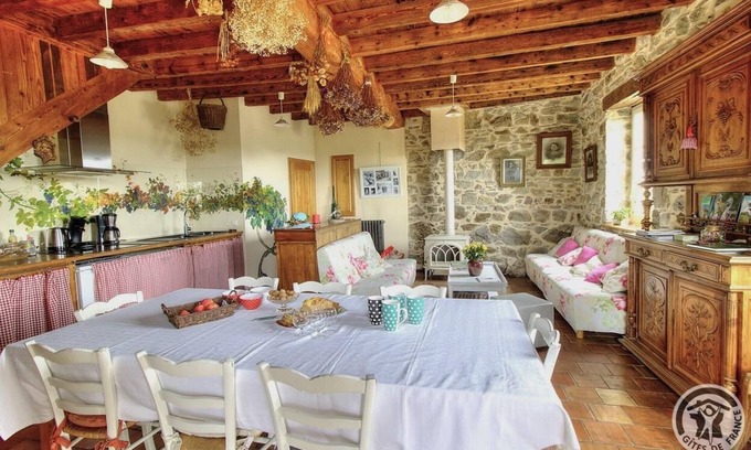 Quincie-en-Beaujolais House | Gîte de Groupe Lagneau