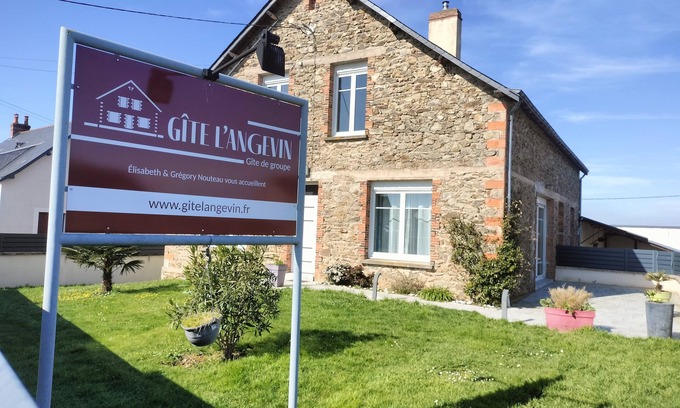 Faye-d'Anjou House | Gîte de Groupe - 14 Personnes Maison de Bourg, Rénovée