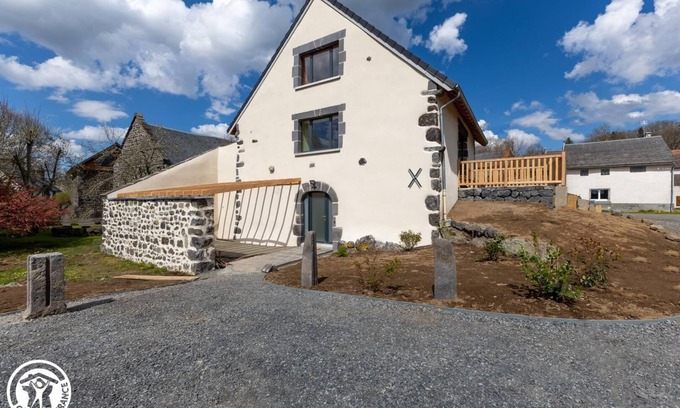 Olby House | Gîte des Pierres de Barme