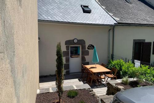 Saint-Bonnet-pres-Orcival House | Gîte du Sabotier