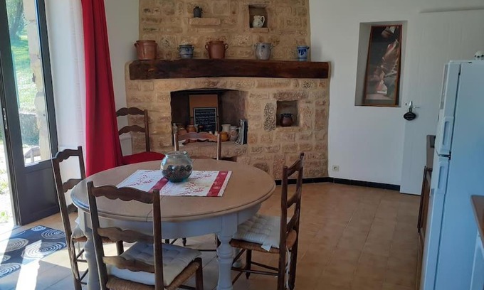 Le Buisson-de-Cadouin Apartment | Gîte du Petit Bois 2/5 pers