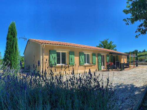 Neuvic House | Gîte familial avec climatisation et vélos, près de Neuvic - FR-1-616-110