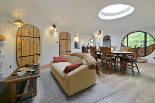 La Haie-Traversaine House | Gîte Insolite Troglogîte - Pour 5 en pleine nature