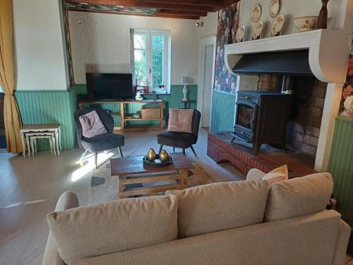 Saint-Felix House | Gîte La Ferme: Confort, Animaux admis, Piscine partagée - FR-1-489-565