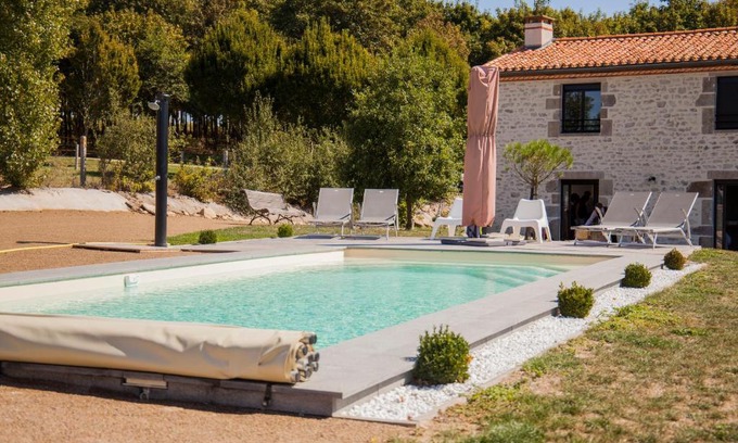 Mortagne-sur-Sevre House | Gîte "La Grange" 5 personnes proche du Puy du Fou avec piscine