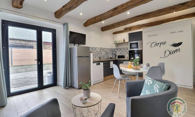 Saint-Malon-sur-Mel House | Gîte Le Miroir aux Fées