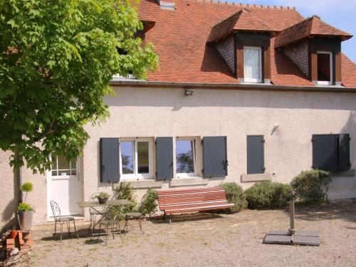 Besson House | Gîte Longère Bourbonnaise - Confort Moderne et Charme Rustique - FR-1-489-355