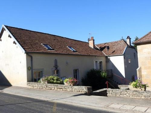 Perrancey-les-Vieux-Moulins House | Gîte paisible avec 2 chambres et cour, au-dessus de la mairie, près de Langres - FR-1-611-22