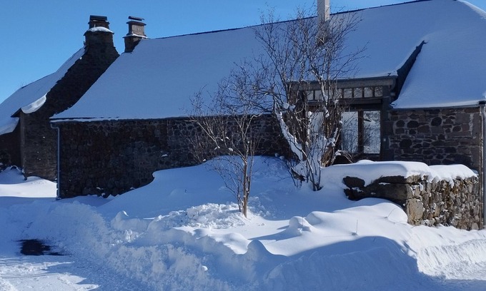 Dienne Apartment | Gîte Proche du Lioran Cantal, au Pied du Puy Mary. Animaux Acceptés