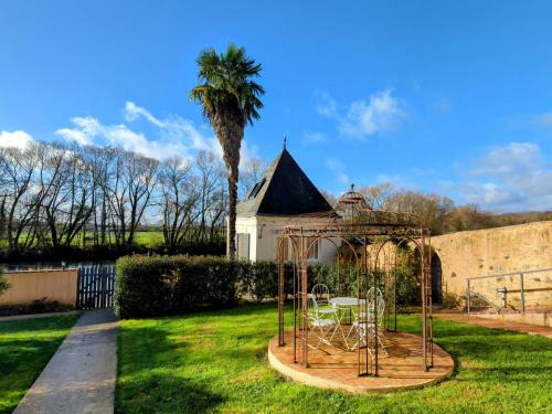 Sable-sur-Sarthe House | Gîte rénové au bord de la Sarthe, calme et parking privé - FR-1-410-460