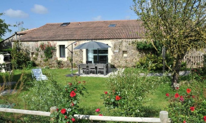 Soullans House | Gîte rénové avec spa, piscine chauffée, WiFi et accès handicapés au cœur du Marais Breton - FR-1-426-321