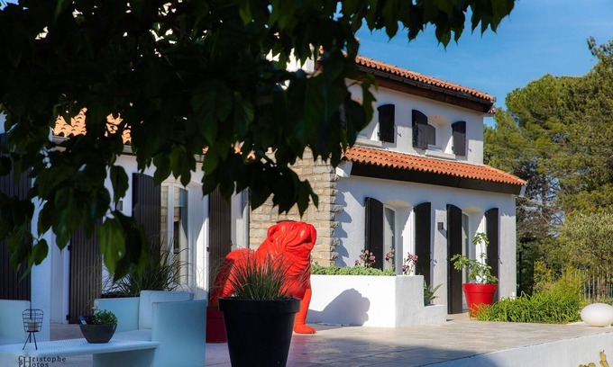 Bagard Cottage | Gîte Starck, 2 Chambres, Cuisine, Sdb, Cois Repas et Salon, Piscine