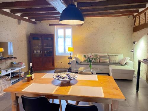 Feings House | Gîte tout confort avec grand jardin, cheminée, clim et WIFI, proche châteaux de la Loire et ZooParc de Beauval - FR-1-491-400