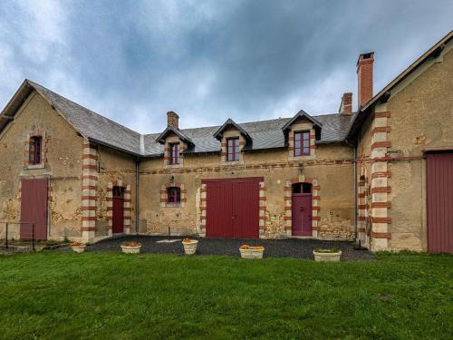 Arthon House | Gîte unique dans propriété historique avec musée, proche Châteauroux, 4 chambres, cheminée, fibre, parking. - FR-1-591-49