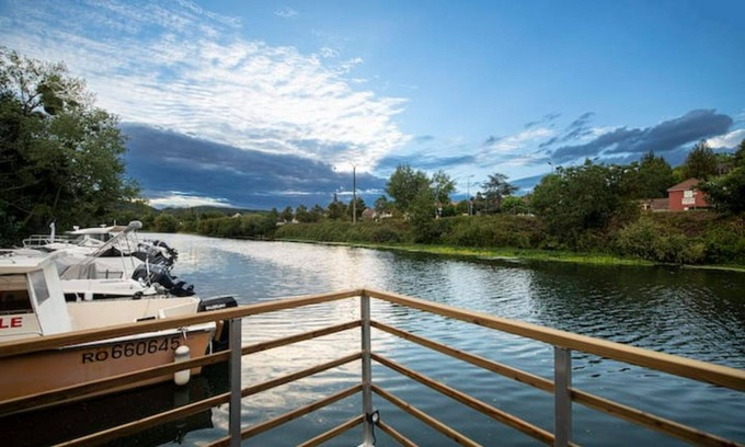 Bennecourt Boat Rental | Gîtes Seine & Nature Logement Flottant Atypique "Le Babord"