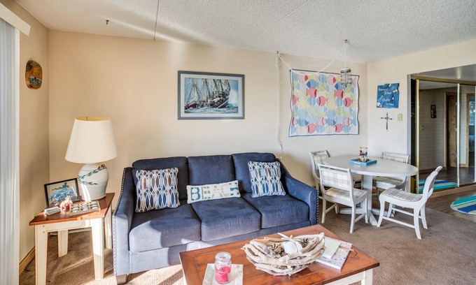Gearhart Condo | G670 1 bedroom 3rd floor, PET FRIENDLY, No Cleaning Fees