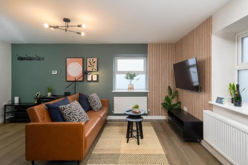 Plasnewydd Apartment | Gad Suite - Modern 2BR Apartment with Parking & WIFI