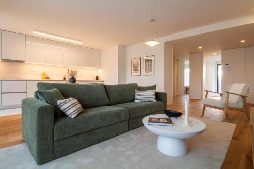 Ramalde Apartment | Gaia Elegant Apartment with Patio by LovelyStay