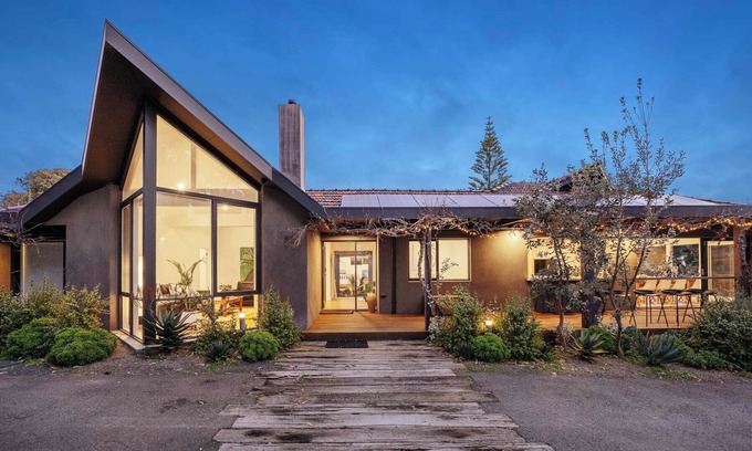 Mount Martha House | Galene Getaway Walk to Beach, Pool & Fire