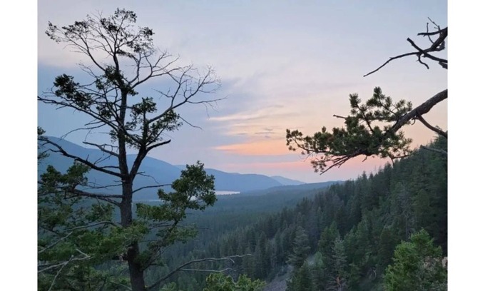 Bozeman House | Gallatin Getaway. On 1acre in great location.