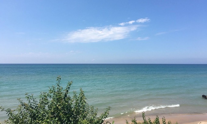 Benton Harbor House | Gallery 573 by the Harbor minutes from Beautiful beaches