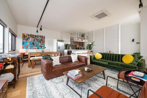 South Yarra Apartment | Gallery on Barry