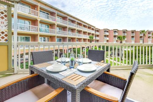 Galveston Apartment | Galveston Beach Condo with Resort Amenities