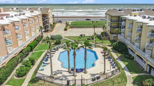 Galveston Apartment | Galveston Condo With Resort Amenities - Sleeps 5