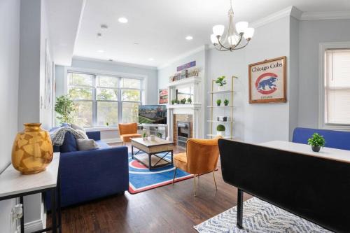 Wrigleyville Apartment | Game Day Getaway - 3BR in Vibrant Wrigleyville