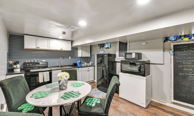 Near Northwest Apartment | Game Day Made Easy! Apt 2 Mi to Notre Dame Stadium