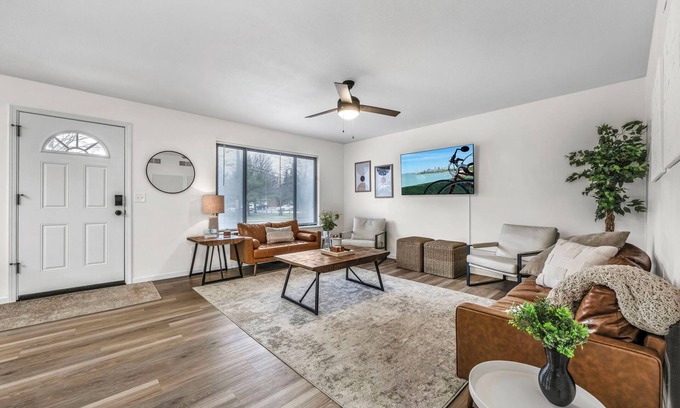 Brook Park House | Game Room.Grill.Patio - Spacious 5BR Getaway!